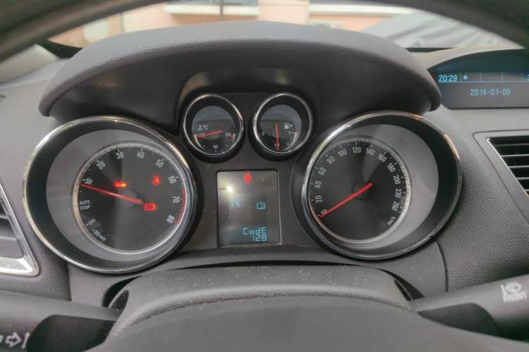Used Buick Encore 2015 1.4T Automatic Two-Wheel Drive Urban Elite Version Instrument Cluster