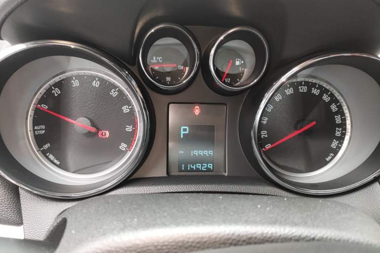 Used Buick Encore 2015 1.4T Automatic Two-Wheel Drive Urban Elite Version Instrument Cluster