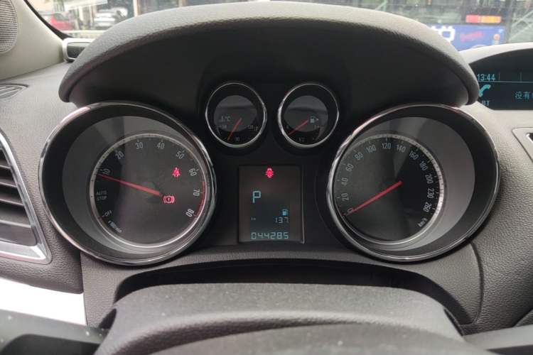 Used Buick Encore 2015 1.4T Automatic Two-Wheel Drive Urban Elite Version Instrument Cluster