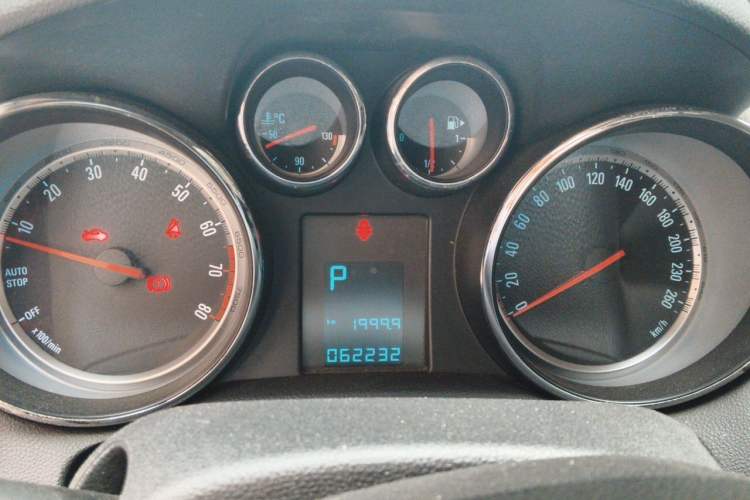 Used Buick Encore 2015 1.4T Automatic Two-Wheel Drive Urban Elite Version Instrument Cluster