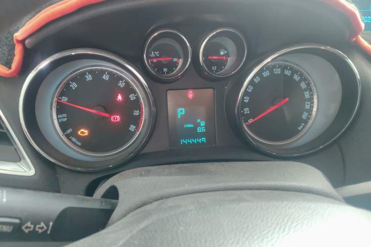 Used Buick Encore 2015 1.4T Automatic Two-Wheel Drive Urban Elite Version Instrument Cluster