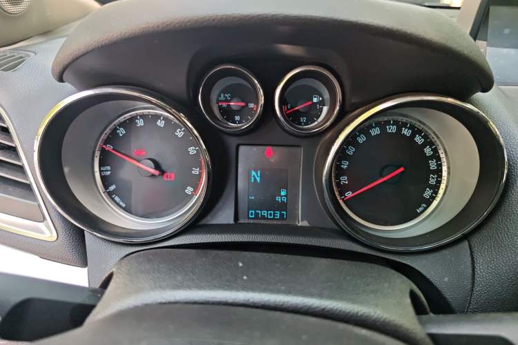 Used Buick Encore 2015 1.4T Automatic Two-Wheel Drive Urban Elite Version Instrument Cluster