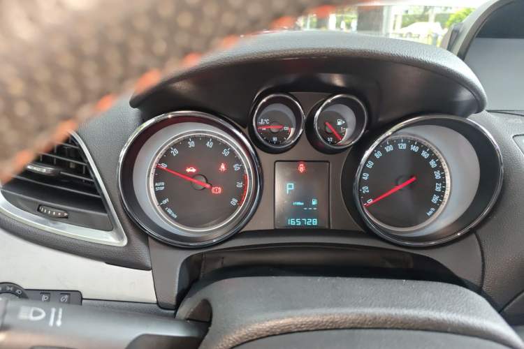 Used Buick Encore 2015 1.4T Automatic Two-Wheel Drive Urban Elite Version Instrument Cluster