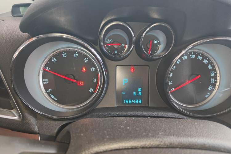 Used Buick Encore 2015 1.4T Automatic Two-Wheel Drive Urban Leading Model Instrument Cluster