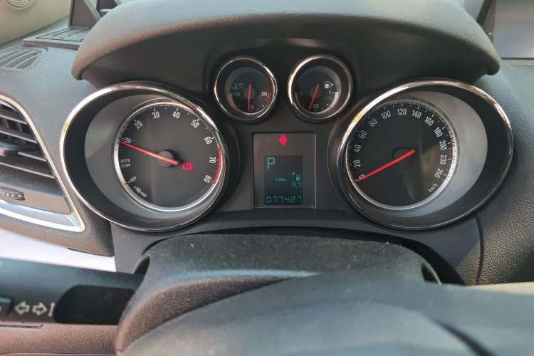 Used Buick Encore 2015 1.4T Automatic Two-Wheel Drive Urban Elite Version Instrument Cluster