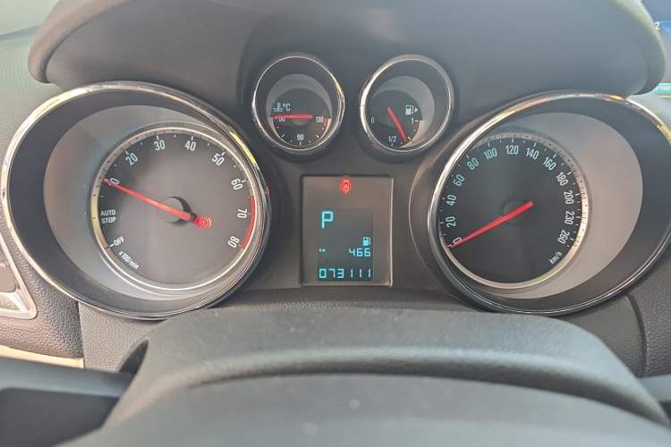 Used Buick Encore 2015 1.4T Automatic Two-Wheel Drive Urban Leading Model Instrument Cluster