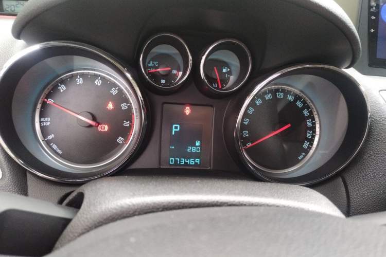Used Buick Encore 2015 1.4T Automatic Two-Wheel Drive Urban Elite Version Instrument Cluster