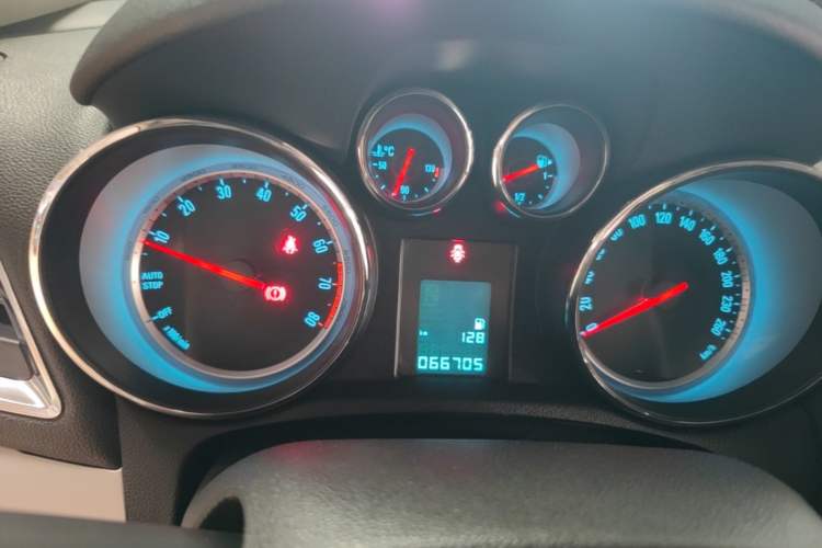 Used Buick Encore 2015 1.4T Manual Two-Wheel Drive Urban Advanced Model Instrument Cluster