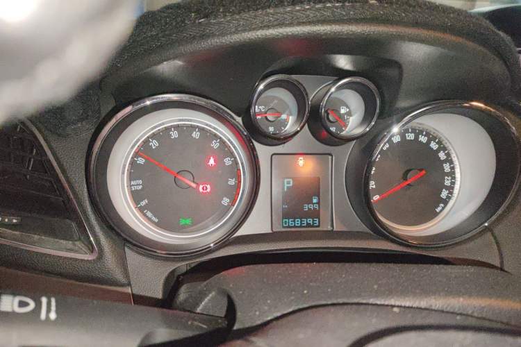 Used Buick Encore 2015 1.4T Automatic Two-Wheel Drive Urban Leading Model Instrument Cluster