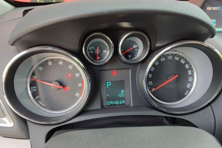 Used Buick Encore 2015 1.4T Automatic Two-Wheel Drive Urban Leading Model Instrument Cluster