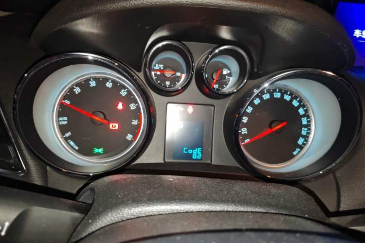 Used Buick Encore 2015 1.4T Automatic Two-Wheel Drive Urban Leading Model Instrument Cluster