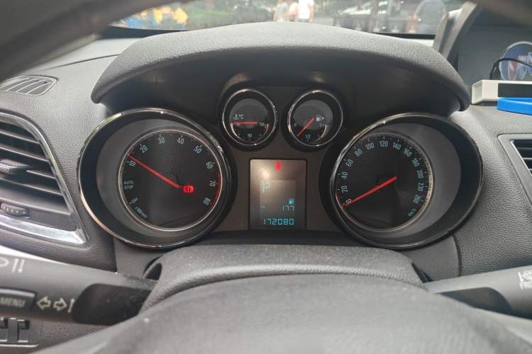 Used Buick Encore 2015 1.4T Automatic Two-Wheel Drive Urban Elite Version Instrument Cluster