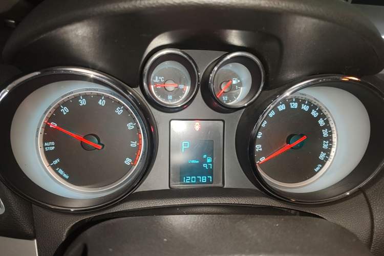 Used Buick Encore 2015 1.4T Automatic Two-Wheel Drive Urban Elite Version Instrument Cluster