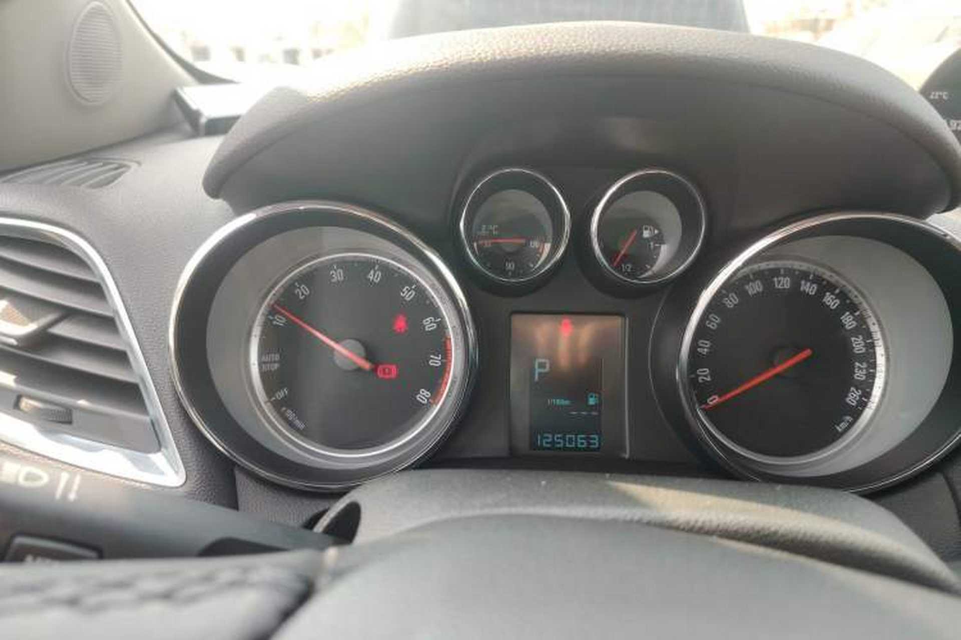 Used Buick Encore 2015 1.4T Automatic Two-Wheel Drive Urban Leading Model Instrument Cluster