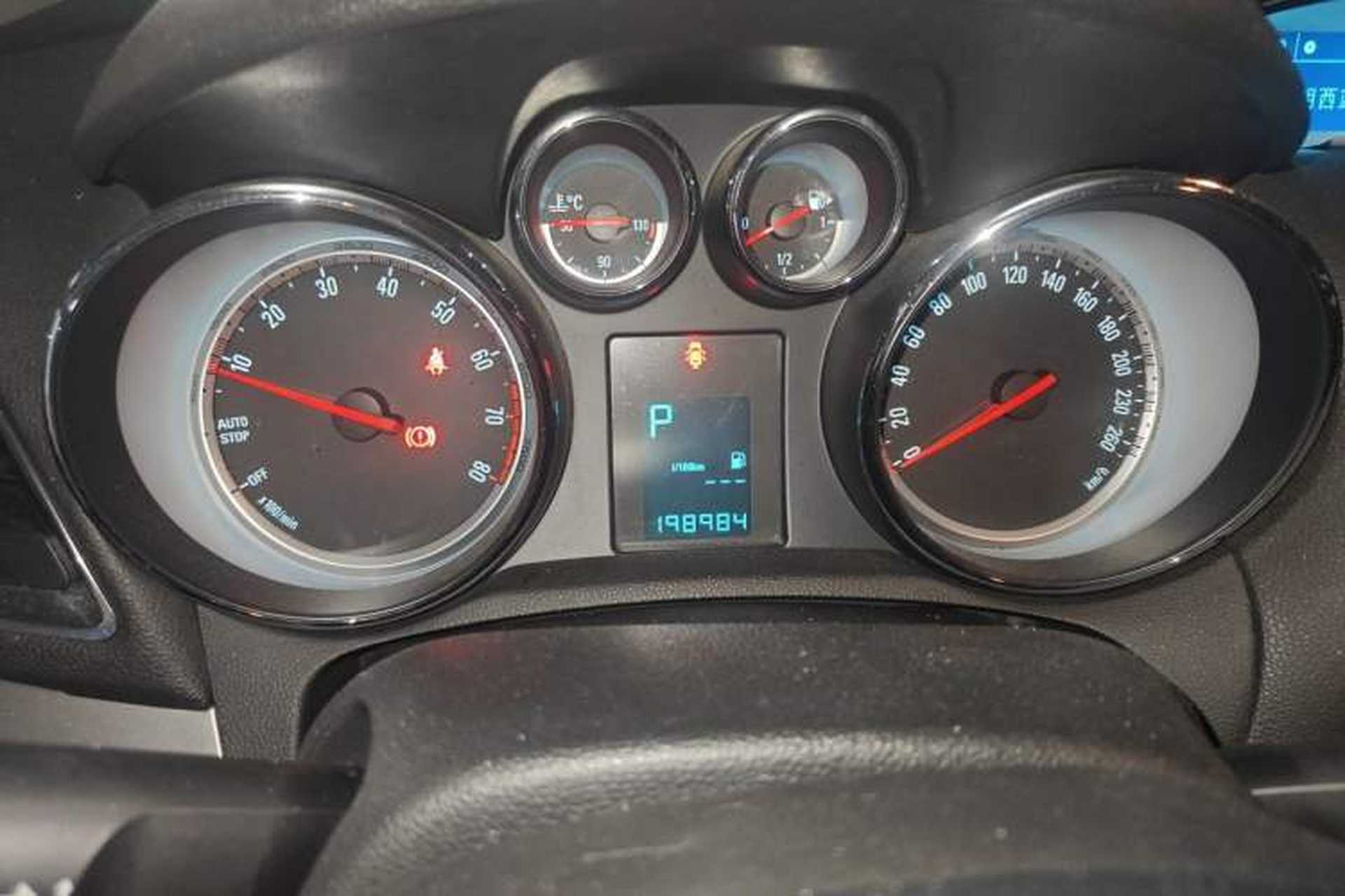 Used Buick Encore 2015 1.4T Automatic Two-Wheel Drive Urban Elite Version Instrument Cluster