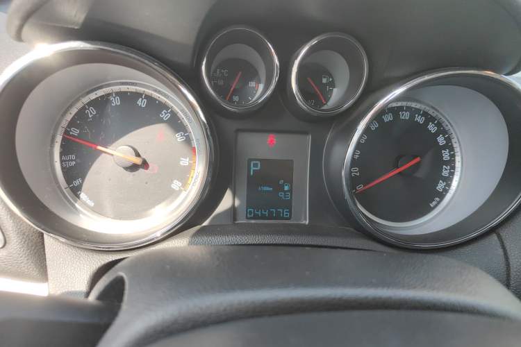 Used Buick Encore 2015 1.4T Automatic Two-Wheel Drive Urban Elite Version Instrument Cluster