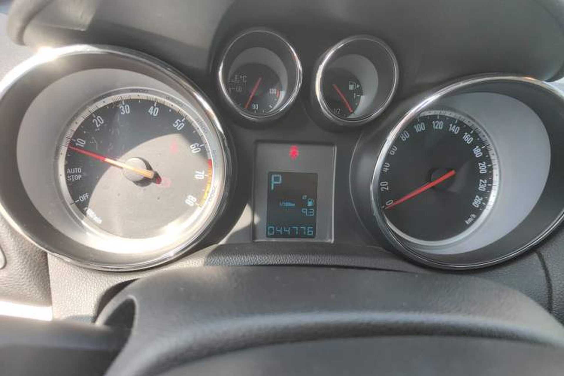 Used Buick Encore 2015 1.4T Automatic Two-Wheel Drive Urban Elite Version Instrument Cluster