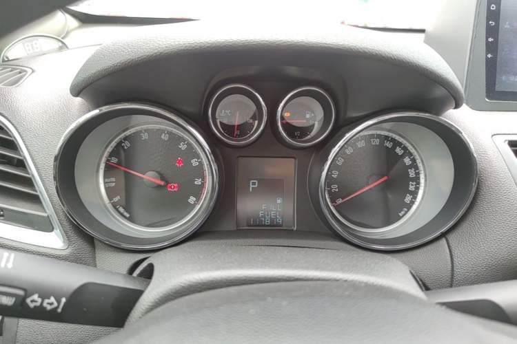 Used Buick Encore 2015 1.4T Automatic Two-Wheel Drive Urban Elite Version Instrument Cluster