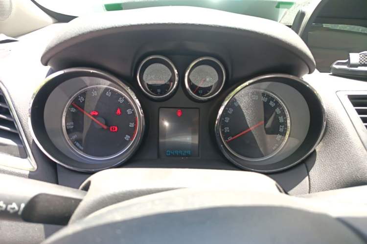 Used Buick Encore 2015 1.4T Manual Two-Wheel Drive Urban Advanced Model Instrument Cluster