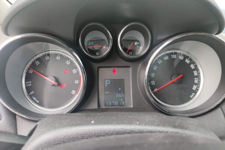 Used Buick Encore 2015 1.4T Automatic Two-Wheel Drive Urban Elite Version Instrument Cluster