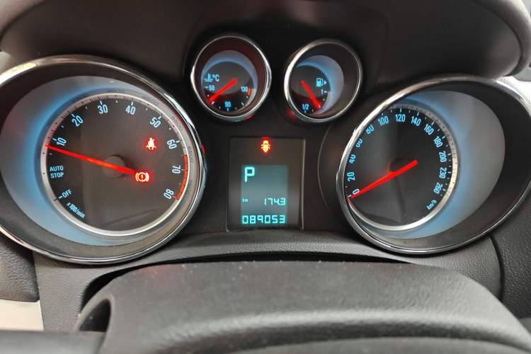 Used Buick Encore 2015 1.4T Automatic Two-Wheel Drive Urban Elite Version Instrument Cluster