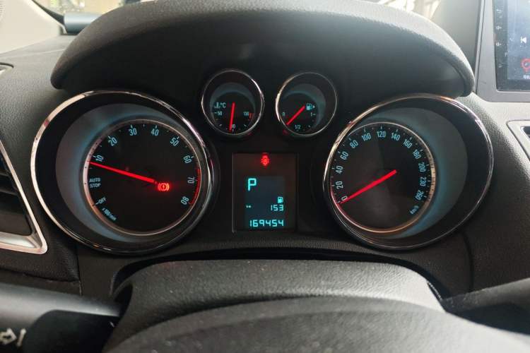Used Buick Encore 2015 1.4T Automatic Two-Wheel Drive Urban Elite Version Instrument Cluster