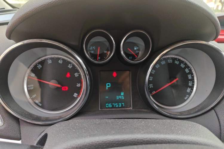 Used Buick Encore 2015 1.4T Automatic Two-Wheel Drive Urban Elite Version Instrument Cluster