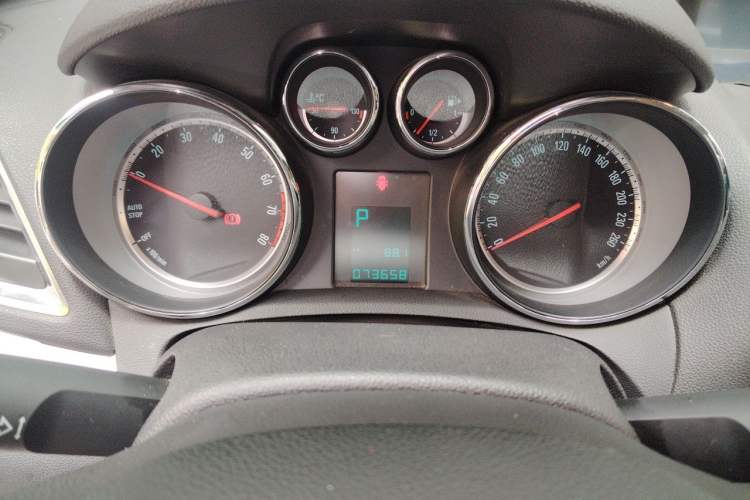 Used Buick Encore 2015 1.4T Automatic Two-Wheel Drive Urban Elite Version Instrument Cluster