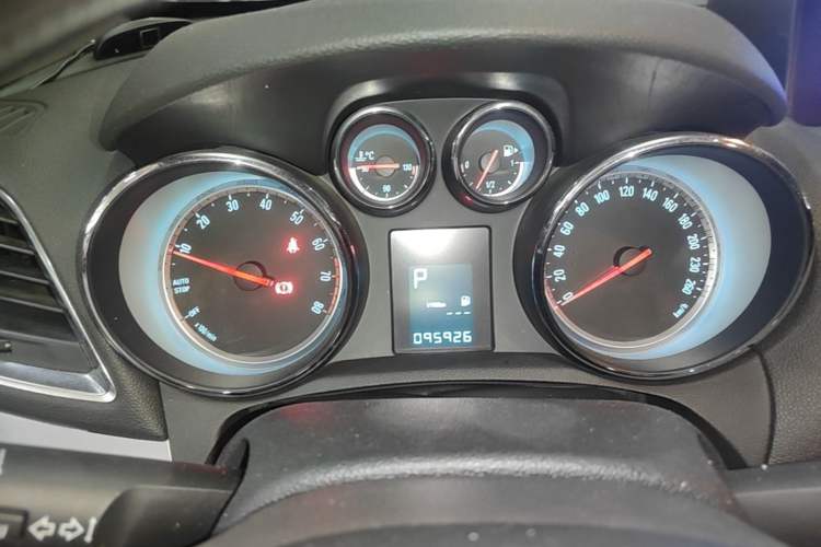 Used Buick Encore 2015 1.4T Automatic Two-Wheel Drive Urban Elite Version Instrument Cluster