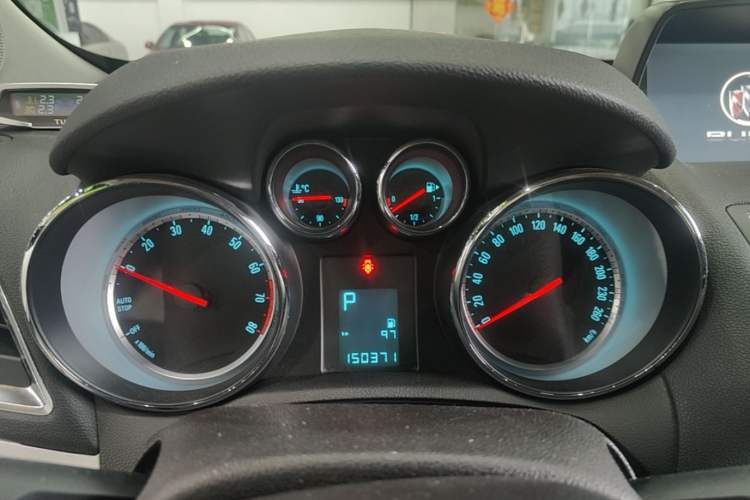Used Buick Encore 2015 1.4T Automatic Two-Wheel Drive Urban Elite Version Instrument Cluster