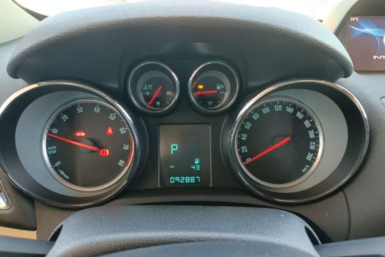 Used Buick Encore 2015 1.4T Automatic Two-Wheel Drive Urban Leading Model Instrument Cluster