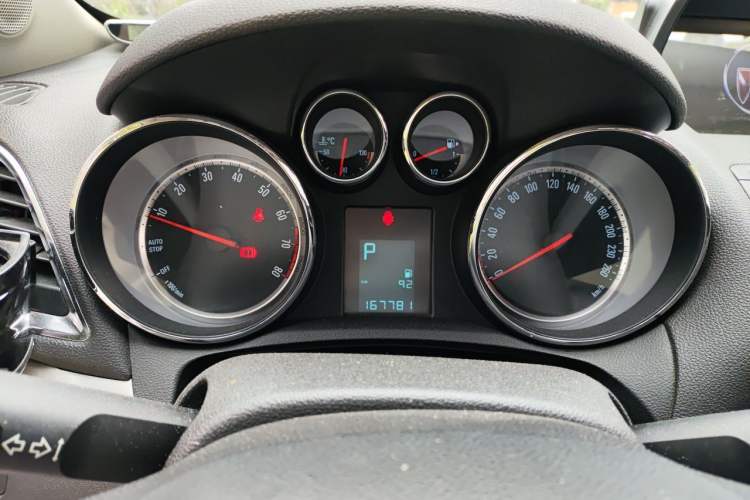 Used Buick Encore 2015 1.4T Automatic Two-Wheel Drive Urban Elite Version Instrument Cluster