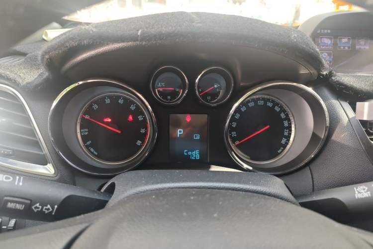 Used Buick Encore 2015 1.4T Automatic Two-Wheel Drive Urban Elite Version Instrument Cluster