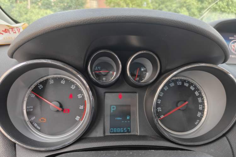 Used Buick Encore 2015 1.4T Automatic Two-Wheel Drive Urban Leading Model Instrument Cluster