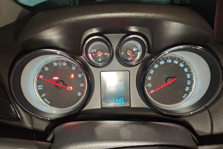 Used Buick Encore 2015 1.4T Automatic Two-Wheel Drive Urban Elite Version Instrument Cluster