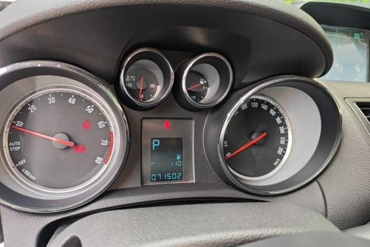 Used Buick Encore 2015 1.4T Automatic Two-Wheel Drive Urban Elite Version Instrument Cluster