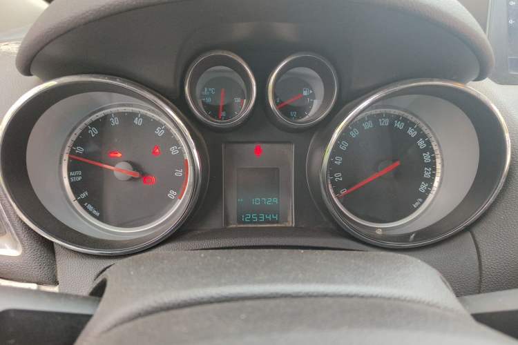 Used Buick Encore 2015 1.4T Manual Two-Wheel Drive Urban Advanced Model Instrument Cluster