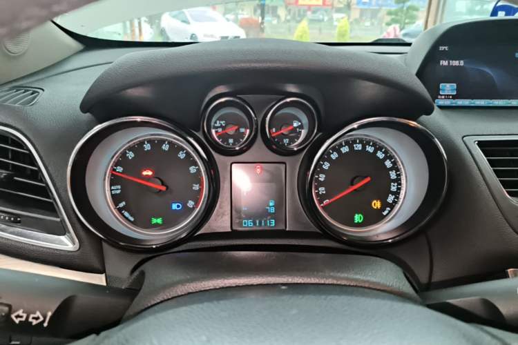 Used Buick Encore 2015 1.4T Automatic Two-Wheel Drive Urban Leading Model Instrument Cluster