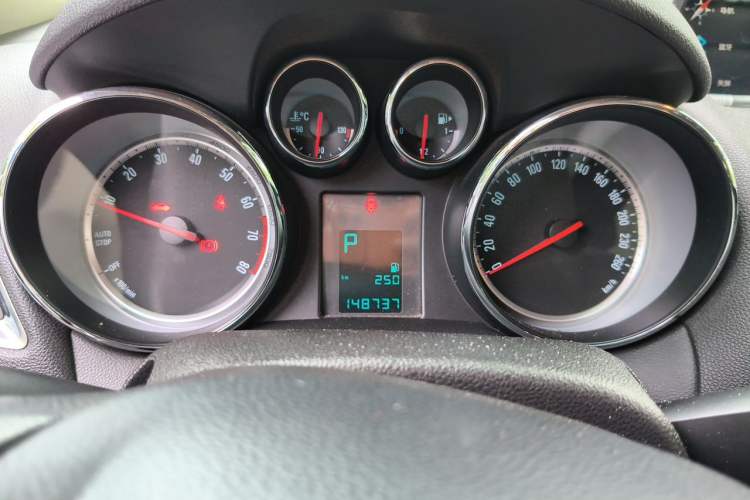 Used Buick Encore 2015 1.4T Automatic Two-Wheel Drive Urban Elite Version Instrument Cluster