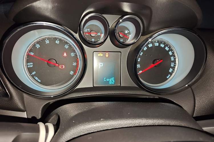 Used Buick Encore 2015 1.4T Automatic Two-Wheel Drive Urban Elite Version Instrument Cluster