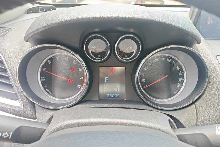 Used Buick Encore 2015 1.4T Automatic Two-Wheel Drive Urban Elite Version Instrument Cluster