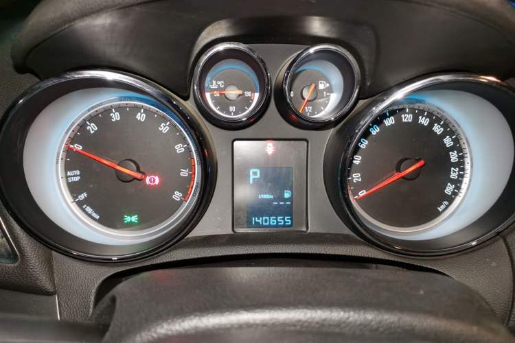 Used Buick Encore 2015 1.4T Automatic Two-Wheel Drive Urban Leading Model Instrument Cluster