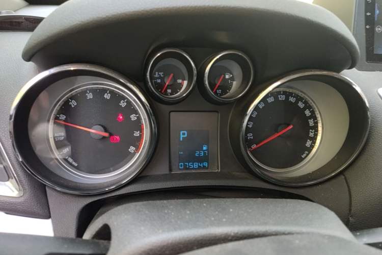Used Buick Encore 2015 1.4T Automatic Two-Wheel Drive Urban Elite Version Instrument Cluster