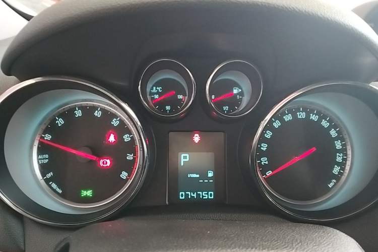 Used Buick Encore 2015 1.4T Automatic Two-Wheel Drive Urban Leading Model Instrument Cluster