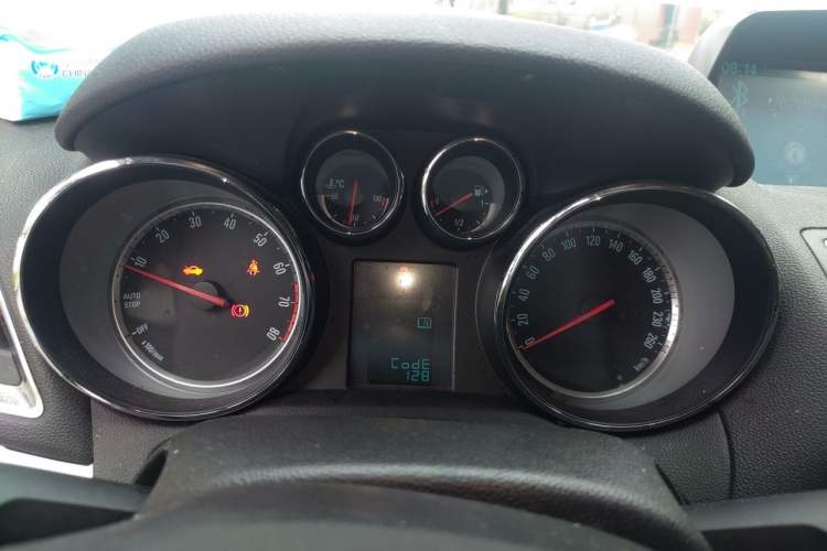Used Buick Encore 2015 1.4T Manual Two-Wheel Drive Urban Advanced Model Instrument Cluster