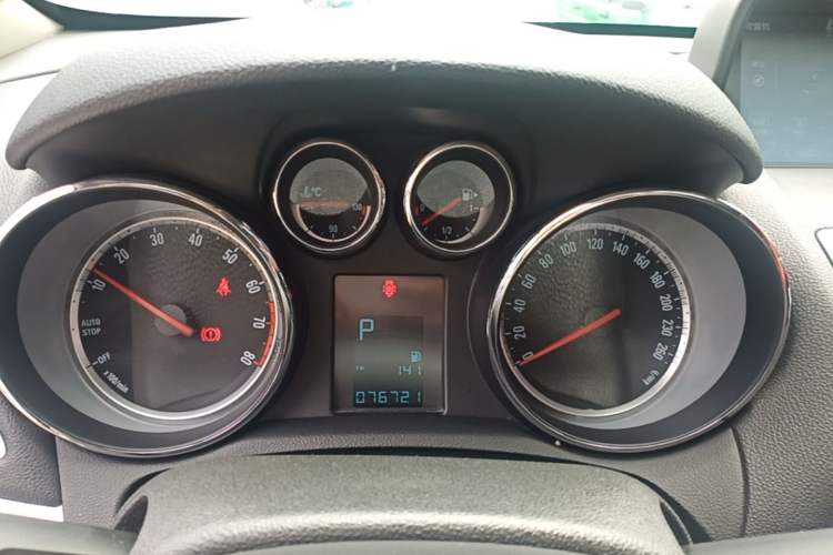 Used Buick Encore 2015 1.4T Automatic Two-Wheel Drive Urban Elite Version Instrument Cluster
