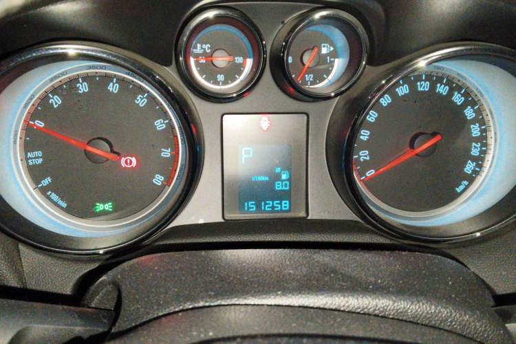 Used Buick Encore 2015 1.4T Automatic Two-Wheel Drive Urban Leading Model Instrument Cluster