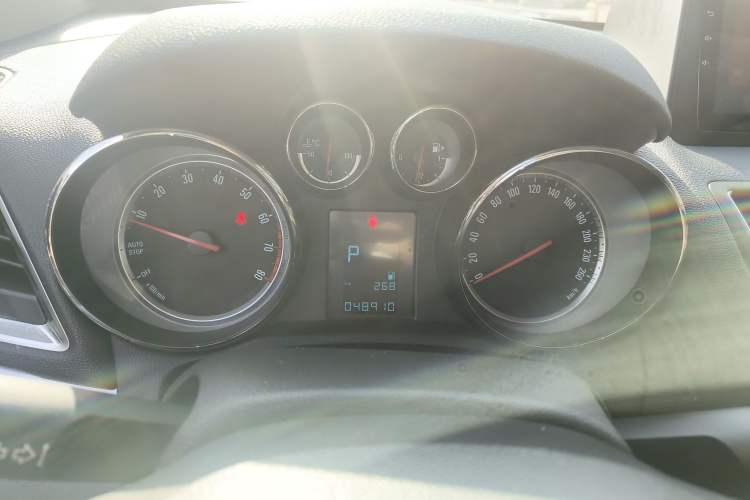 Used Buick Encore 2015 1.4T Automatic Two-Wheel Drive Urban Elite Version Instrument Cluster
