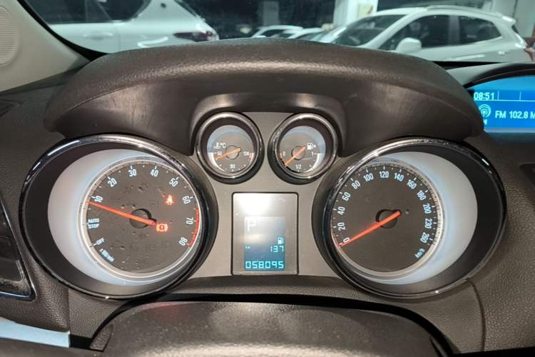 Used Buick Encore 2015 1.4T Automatic Two-Wheel Drive Urban Elite Version Instrument Cluster