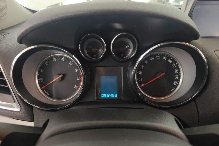 Used Buick Encore 2015 1.4T Automatic Two-Wheel Drive Urban Elite Version Instrument Cluster